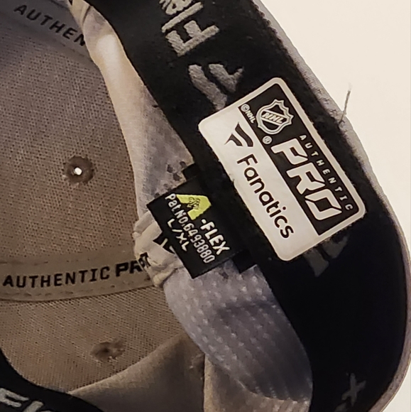 L/XL Calgary Flames Hockey Fights Cancer hat - Picture 3 of 4